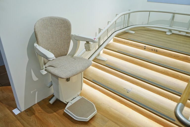 Curved lift chair (stair lift)